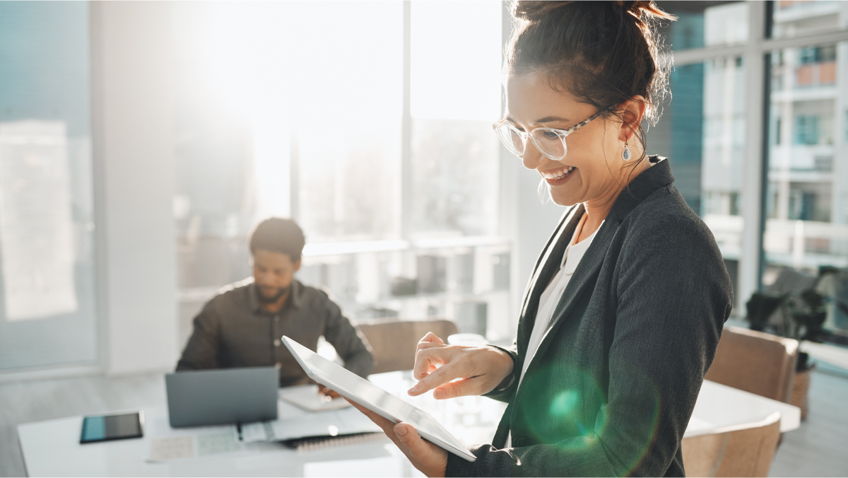 Employés travaillant au bureau